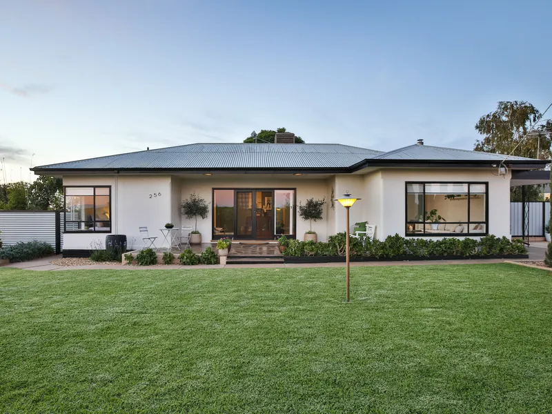 Superb Semi-Rural Living!