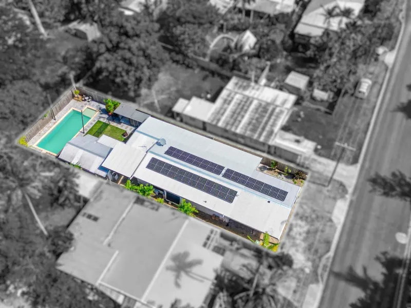 BEACH BUNGALOW WITH UNLIMITED POTENTITAL