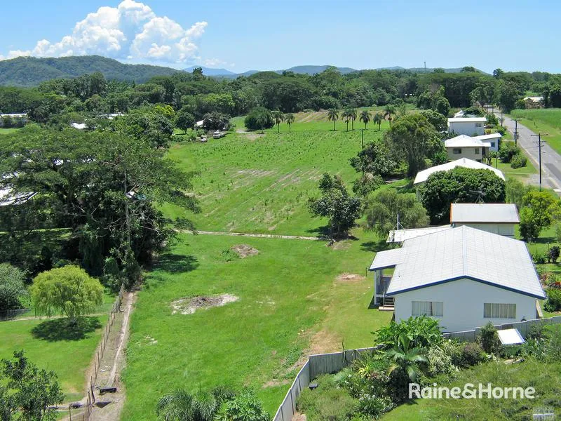 SEMI-RURAL SETTING CLOSE TO MOSSMAN 