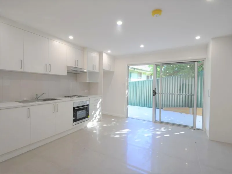 NEAR NEW MODERN 1 BEDROOM GRANNYFLAT 