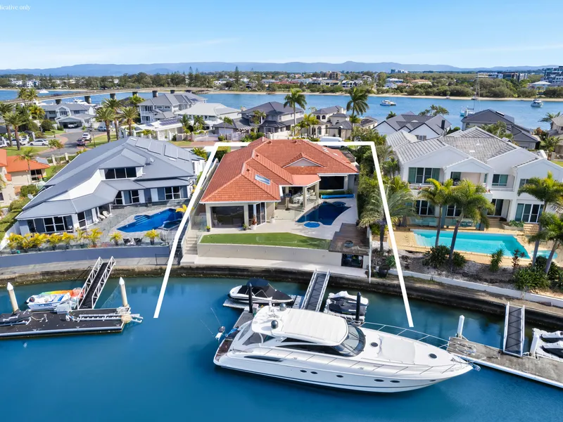 NORTH-EAST FACING SINGLE LEVEL WATERFRONT GEM