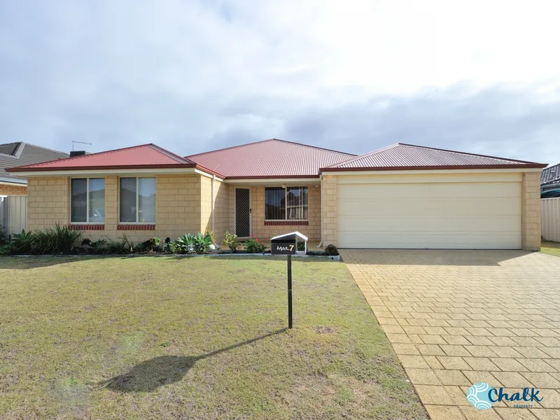 WHEN BIGGER IS BETTER!!! LARGE FAMILY HOME SITUATED BEACH-SIDE PORT KENNEDY