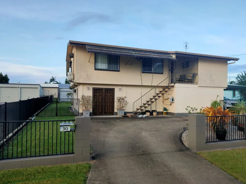 5 BEDROOM, 2 BATHROOM, 5 CAR ACCOMODATION HOME!