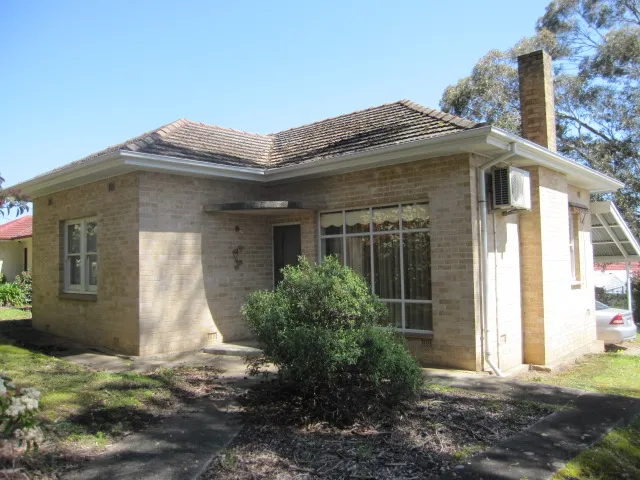 Great 1ST  Home or Reno Project on 750m2 corner Block