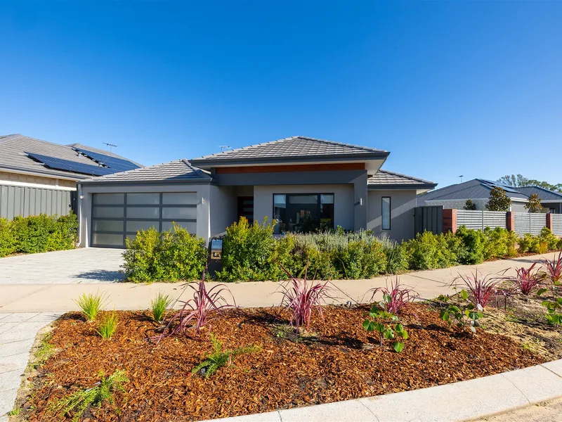 4 BEDROOMS, 2 BATHROOMS, THEATRE, ACTIVITY ROOM AND MORE – OWNERS SAY SELL!