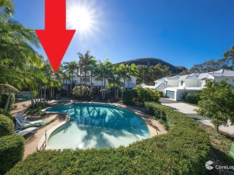 Townhouse Overlooking Tropical Resort Pool!