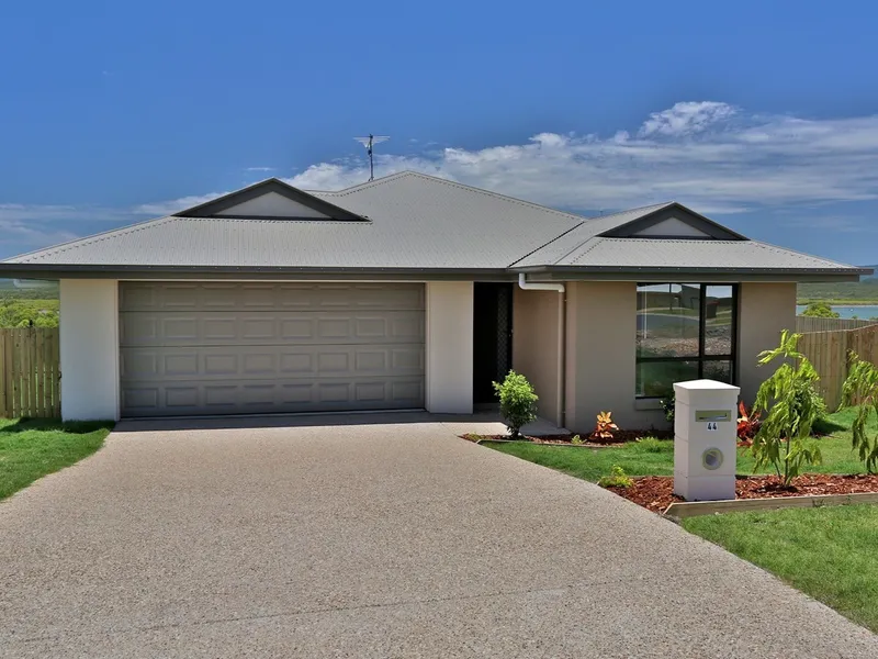 Beautiful Creek & Mountain Views!