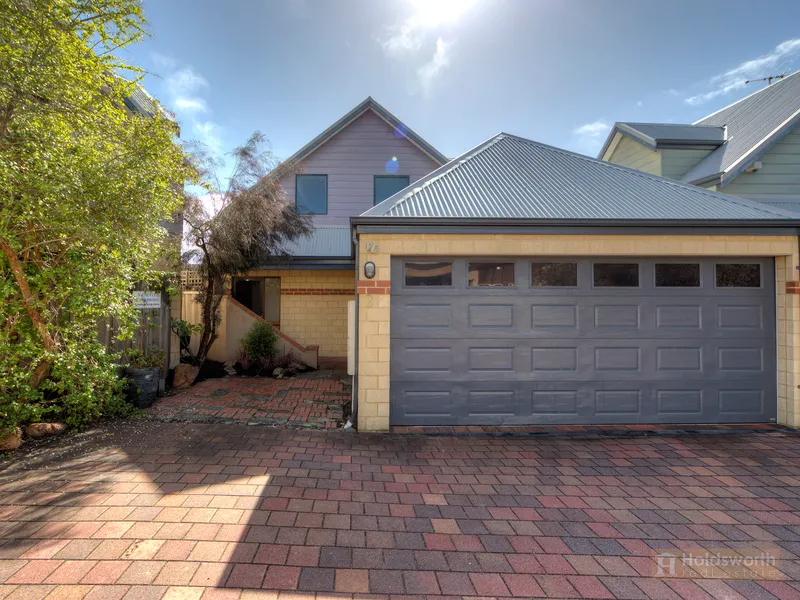 FREE-FLOWING TOWNHOUSE