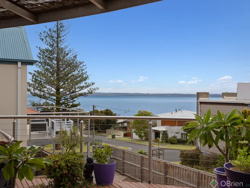 Superb Townhouse With Bay Views