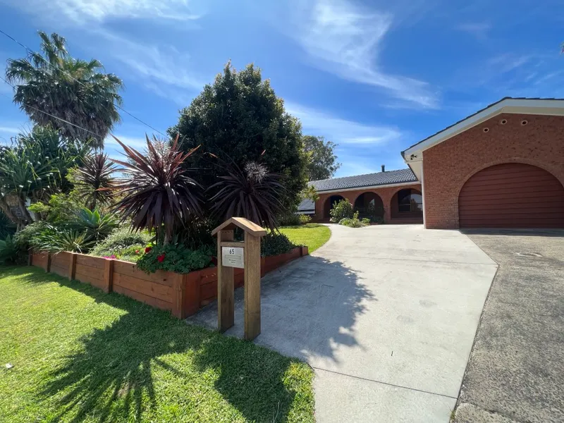 5 Bedroom family home in East Ballina with pool!