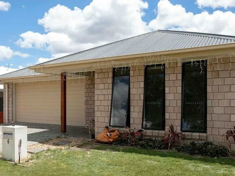 Large 4 Bedroom Family Home!