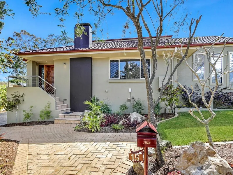 HUGE FAMILY HOME - WALK TO MANSFIELD SCHOOLS - AIR-CONDITIONING