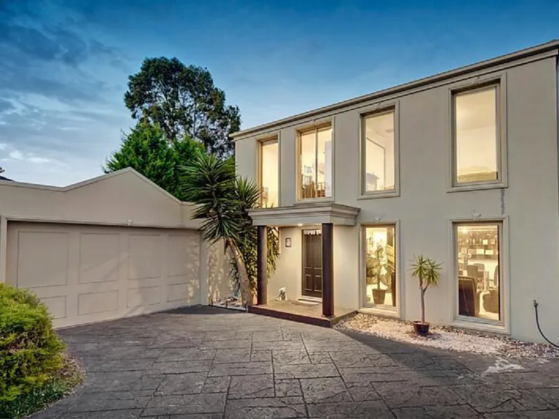 * Family Size Townhouse Living Close to Wesley & GWSC , Glen Center and Train and Bus Stations