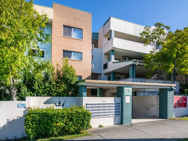 Large & Well Appointed, in An Extremely Convenient Location