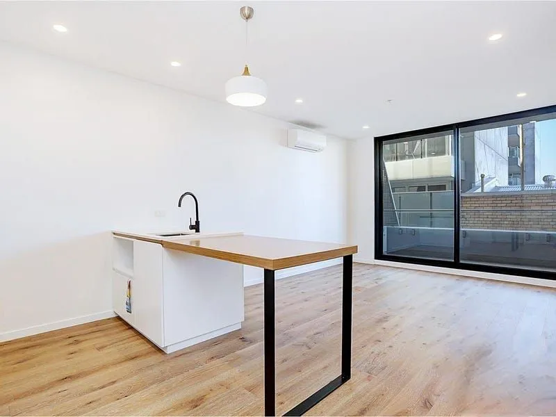 Near new 1 Bedroom apartment, in a perfect location!