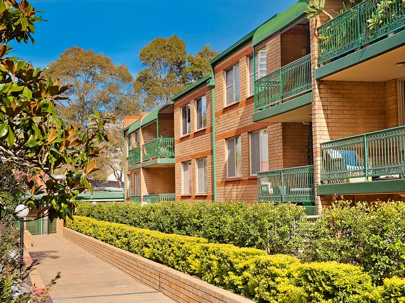 Bright Top Floor Two Bedroom Apartment