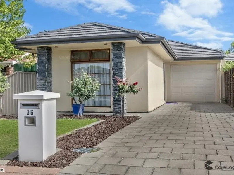 BEAUTIFUL WEST BEACH  -  PRE APPLY PLEASE ! 