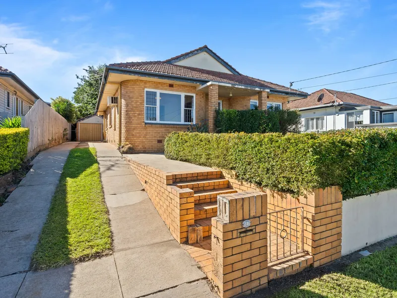 CHARMING HOME ON RODE ROAD