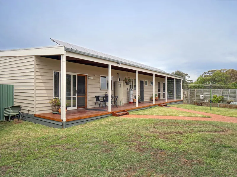 COMMITTED TO HORSES!! A unique opportunity to purchase a fully facilitated horse property to function your business!!  (AN INSPIRATION!!)