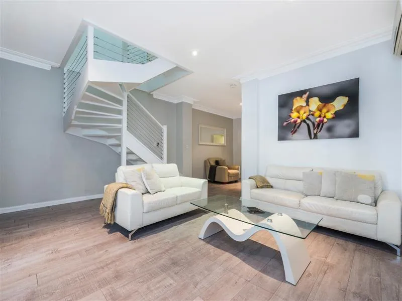 Rare, huge Art Deco Home