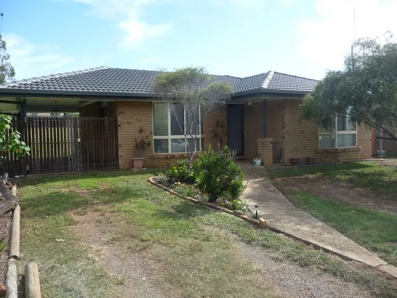 MODERN 3 BEDROOM WITH FULLY FENCED BACKYARD, WALK TO EVERYTHING