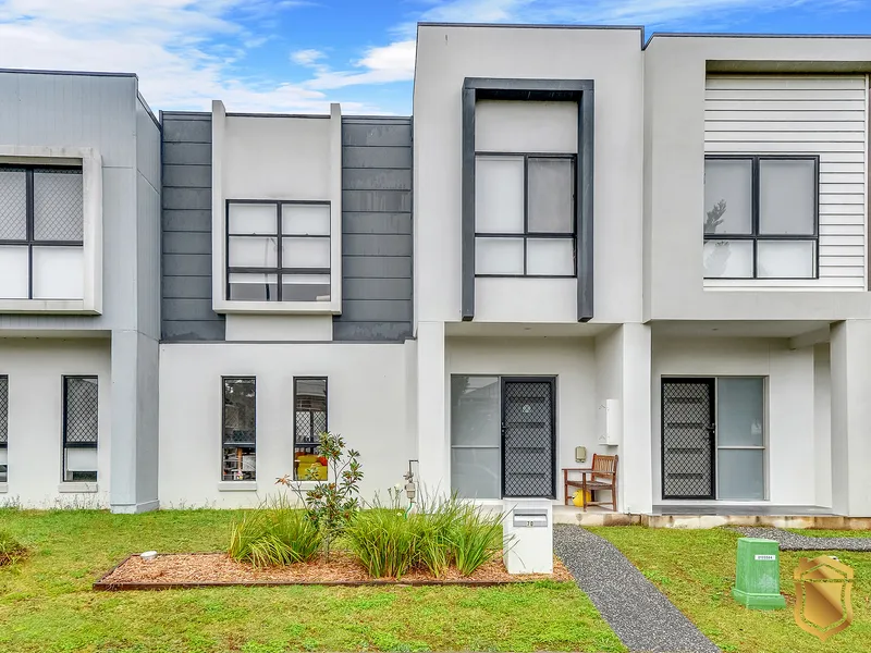 4 BEDROOM EXECUTIVE STYLE TOWNHOUSE-LOW MAINTENACE FAMILY LIVING-IDEAL INVESTMENT