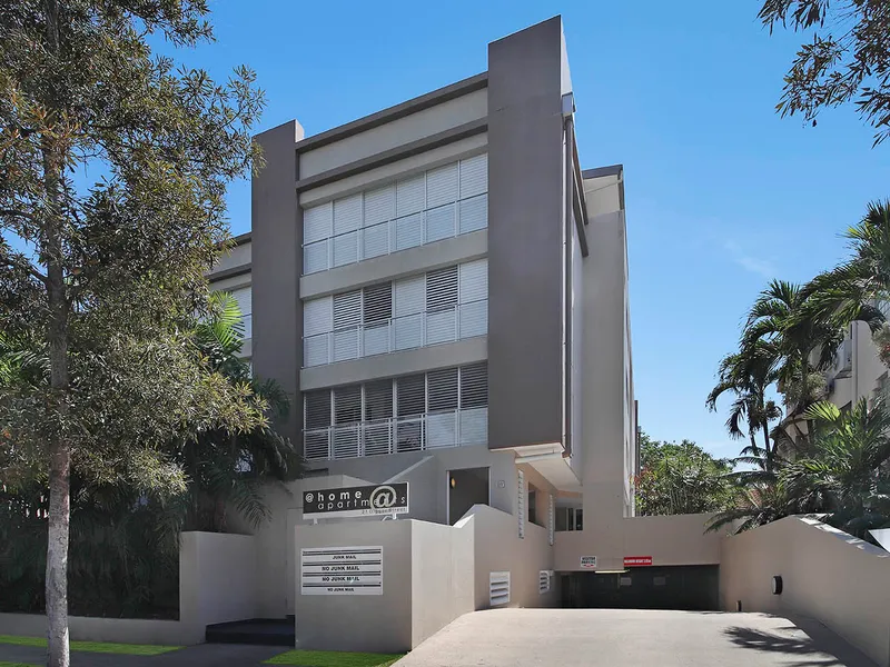 Luxury Top Floor Apartment with Private Roof Top Terrace Overlooking the Ocean