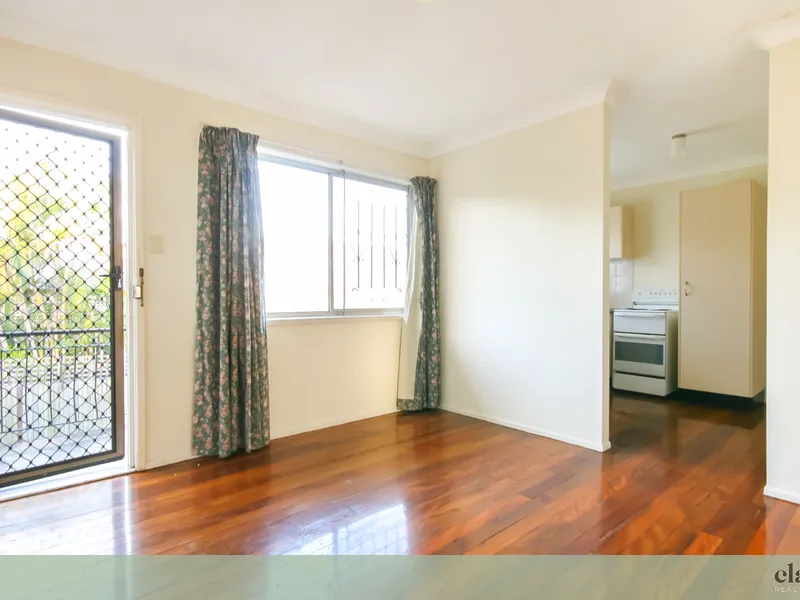 FANTASTIC VALUE - ONE BEDROOM UNIT - WALK TO EVERYTHING!