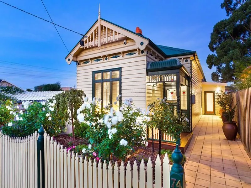 Period beauty, excellent location