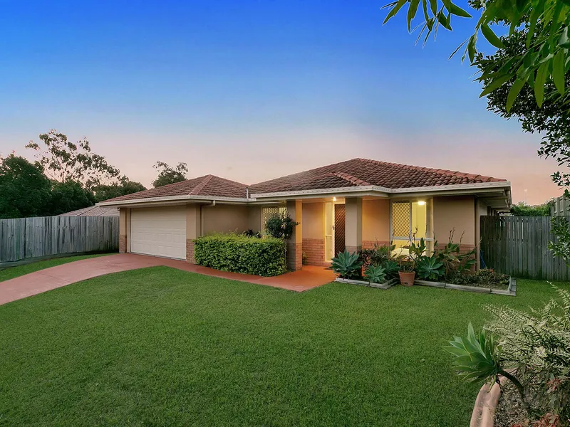 SPACIOUS FAMILY HOME SET IN STRETTON SCHOOL CATCHMENT (BIG SOLAR SYSTEM COVERS YOUR ELECITRICITY BILL)