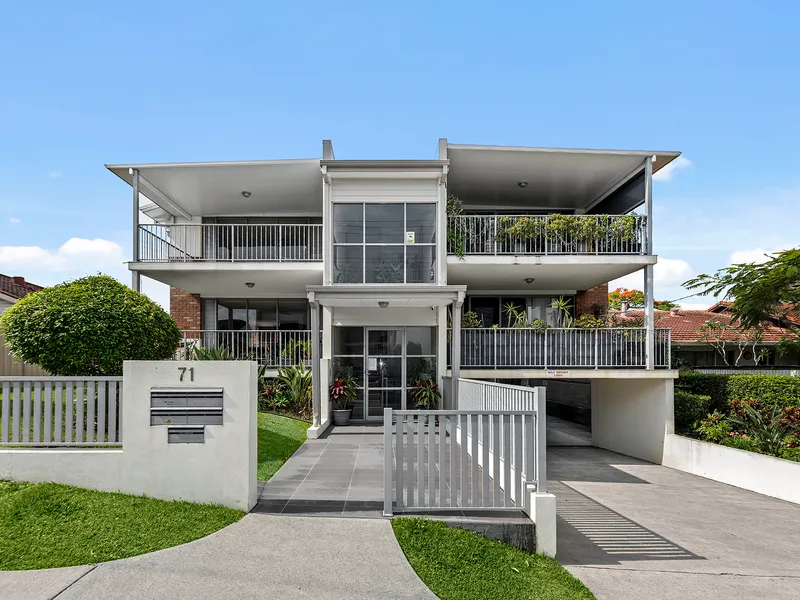 Boutique Complex In Prime Location