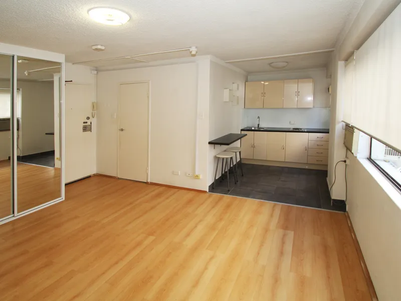 IMMACULATE UNFURNISHED STUDIO RIGHT IN THE HEART OF BONDI JUNCTION!