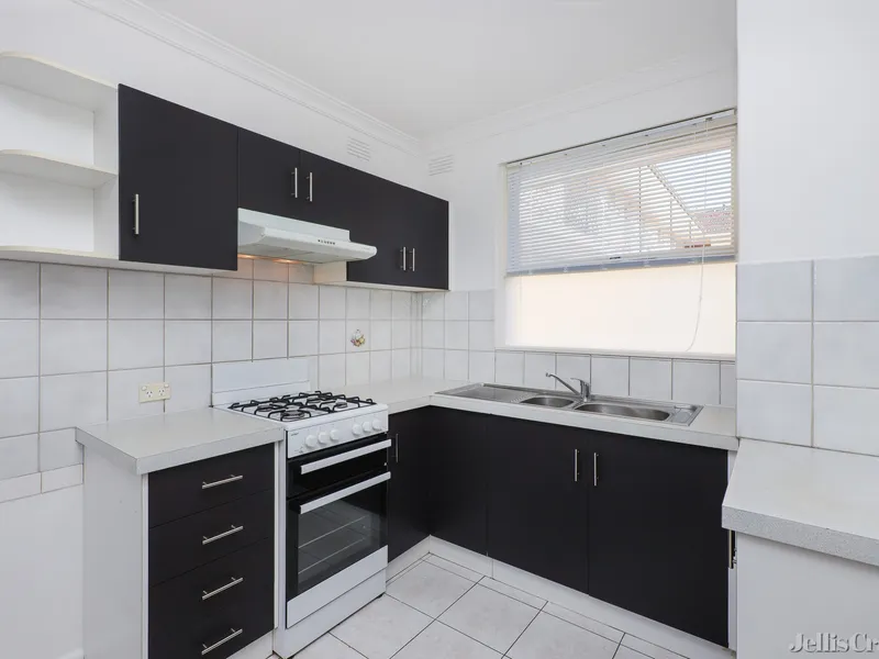 Stylish One Bedroom Apartment in Enviable Location!