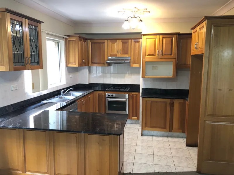 Freshly painted & Brand new carpets!!!