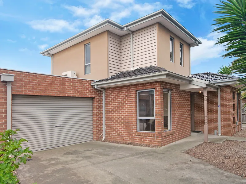 Stylish Living With Its Own Street Frontage!