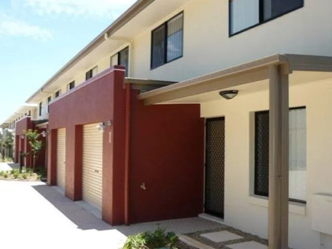 TOWNHOUSE CLOSE TO THE CBD - TAKE OVER LEASE
