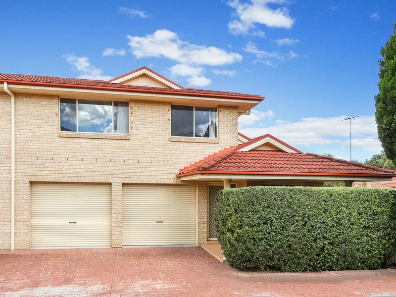 Lovely maintained, private and convenient townhouse