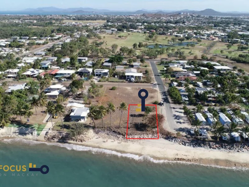 ABSOLUTE BEACHFRONT - LARGE 898m2 BLOCK