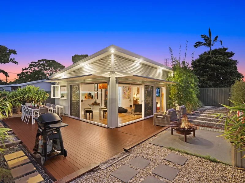 STUNNING DUAL ACCOMMODATION HOME!