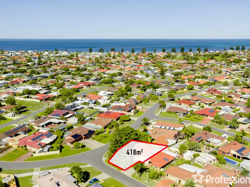 3X2 BEACHSIDE DUPLEX WITH GATED OFF ROAD PARKING FOR BOAT/CARAVAN!