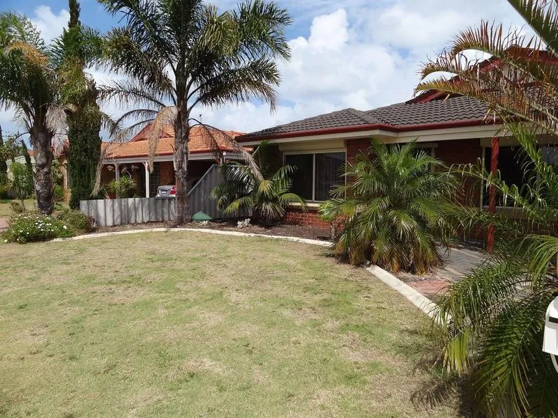 4x2 FAMILY HOME WITH SOLAR PANELS!
