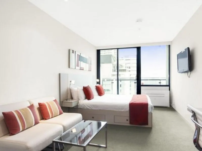 Furnished Studio closed to RMIT, Victoria Market and Flagstaff Garden