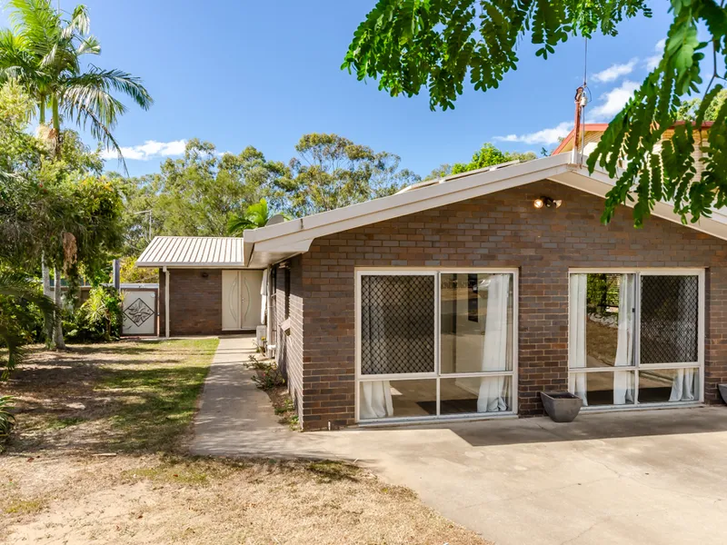 BRICK HOME WITH POOL + SOLAR IN QUIET CUL-DE-SAC