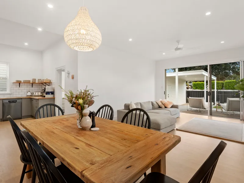 ULTIMATE INNER CITY LUXURY - DUCTED AIR-CONDITIONING AND REAR ACCESS PARKING FOR TWO