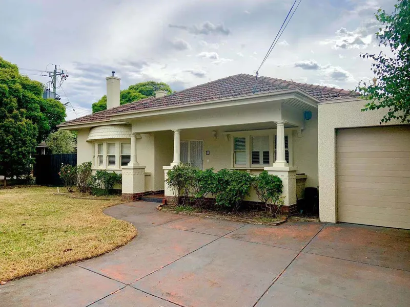 Convenient Classic Living, Fully Furnished ready to move in straightway.