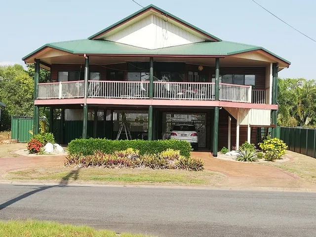 Mission Beach - Beachfront Ambiance