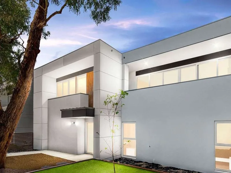 MODERN TOWNHOUSE IN THE IDEAL LOCATION OF BOXHILL HIGH ZONE