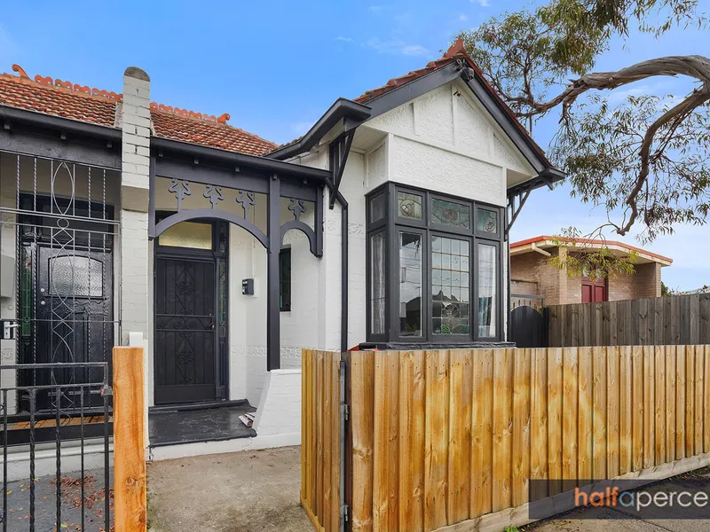 FULLY RENOVATED EDWADRIAN WITH IN IDYLLIC LOCATION
