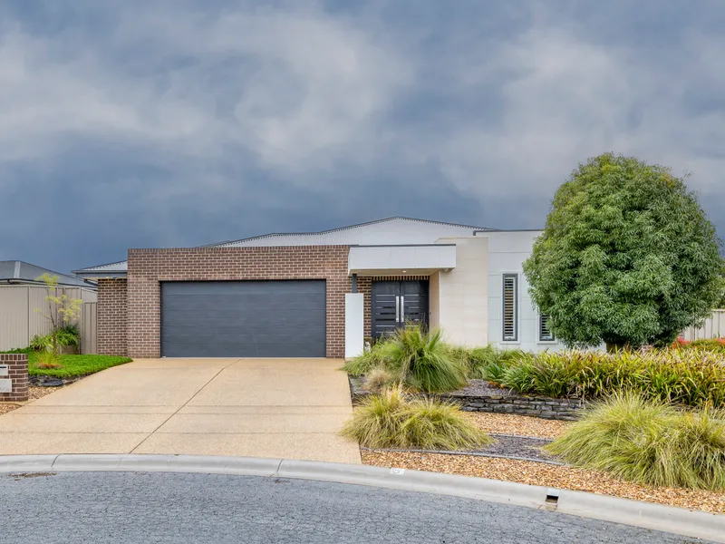 Luxury & opulence in a magnificent family home