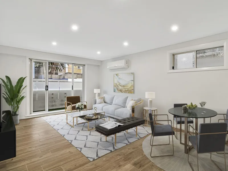 Immaculately Renovated Apartment in Superb Lifestyle Location